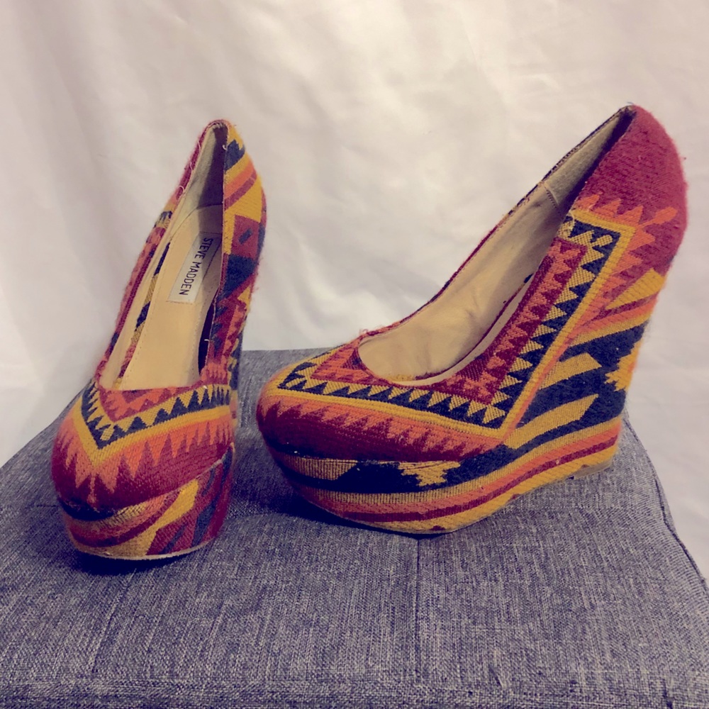 Beautiful southwestern print wedge